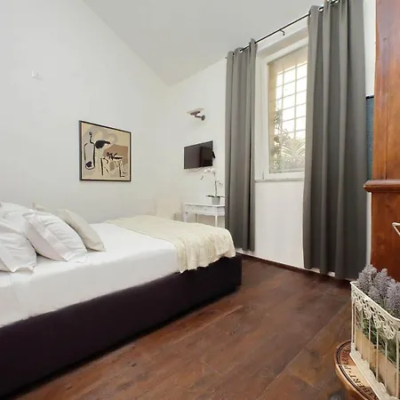 Ych-pretty Flat Close Pantheon Rome