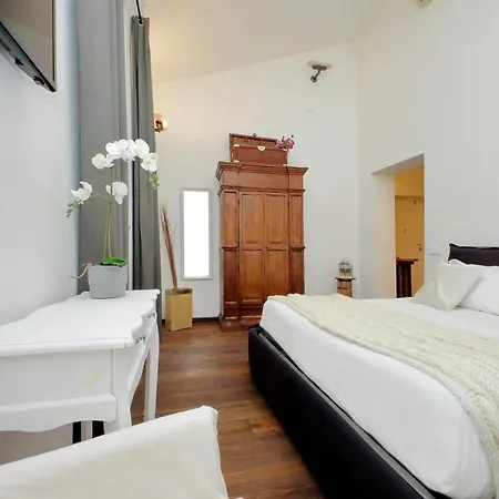 Ych-pretty Flat Close Pantheon Rome